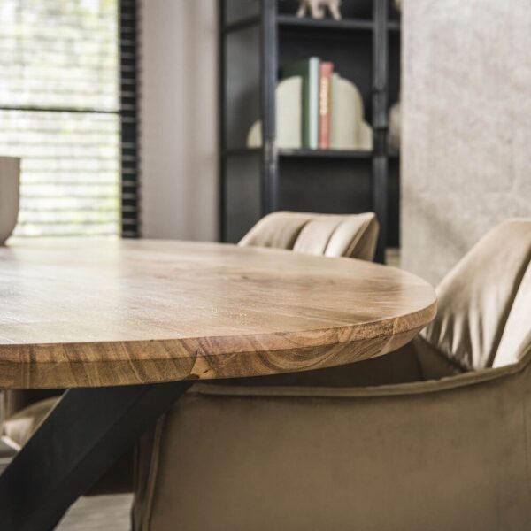 Table organique 215 cm en acacia + 4 fauteuils en velours champagne – Image 4